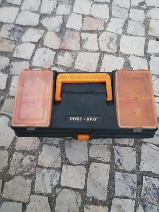 Mala de ferramentas ou para acessórios de pesca. Material não incluido