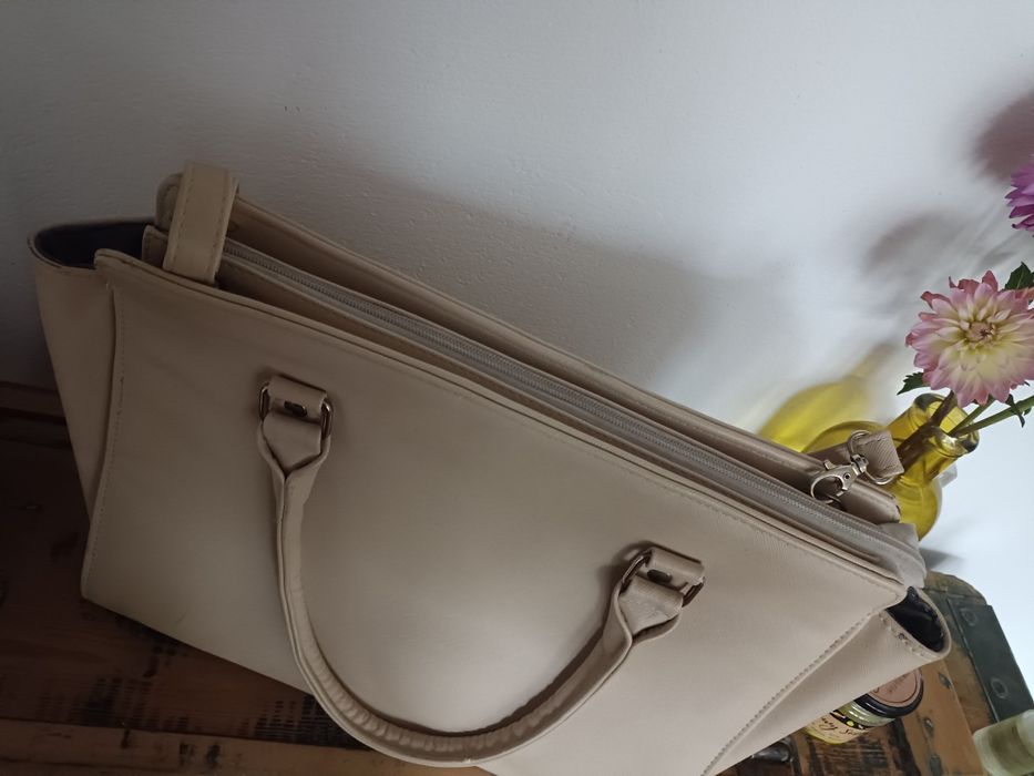 Torebka Manzana typu kuferek, shopperka beż