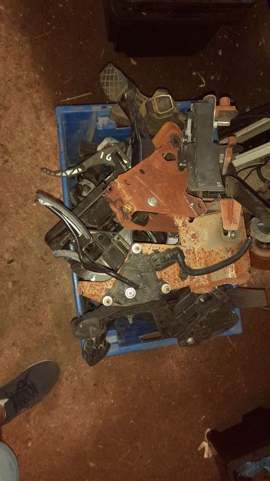 Vários  Aceladores e Pedal travão