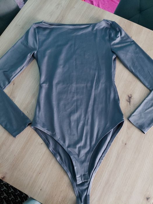 Śliskie szare body