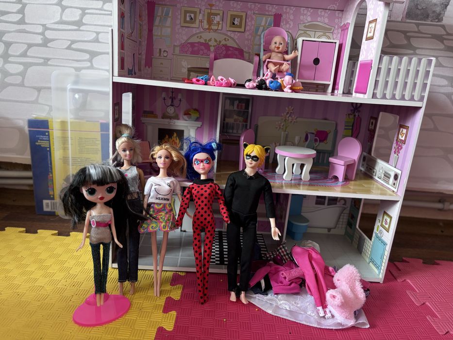 Продам кукольный домик