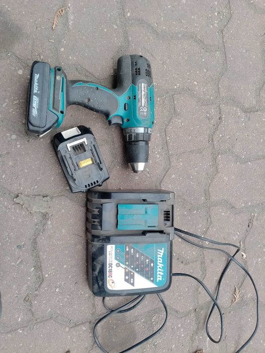 Makita DDF453 2-biegowa wiertarko-wkrętarka Makita ładowarka 2 baterie Uszkodzona