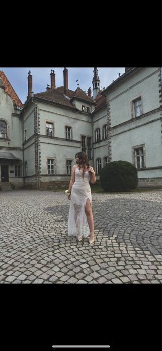 Довга вечірня сукня