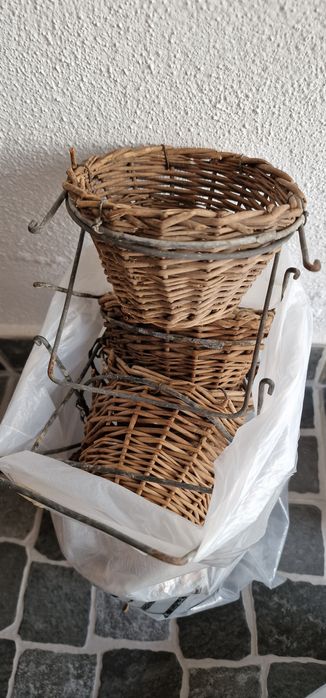 Comedouros e Bebedouros para pássaros.