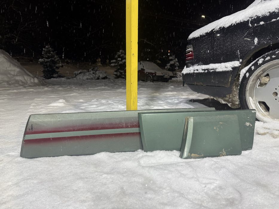 Mercedes w190 w201 листва, молдинг  правий бік