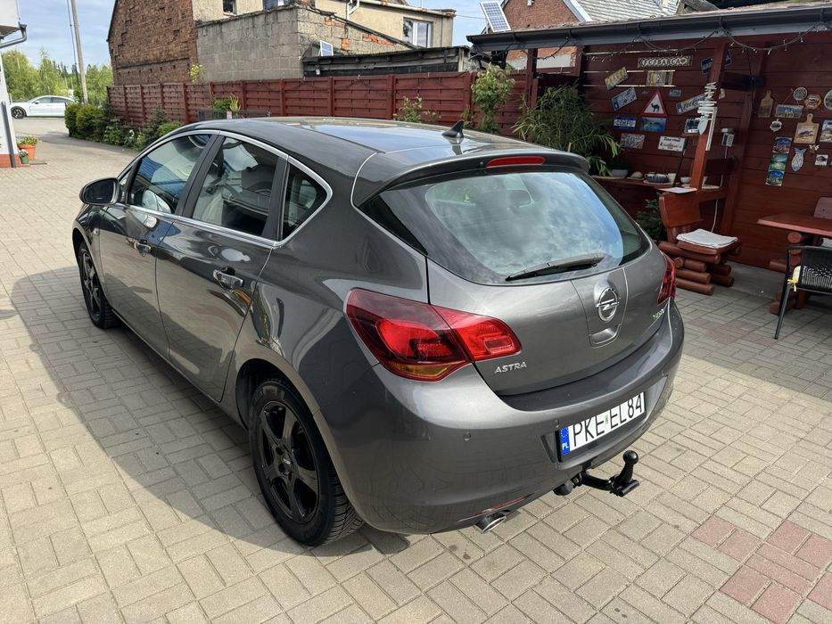Opel Astra J 1.4 140 KM sprowadzony 2010 zarejestrowany klimatronic 164 tys km
