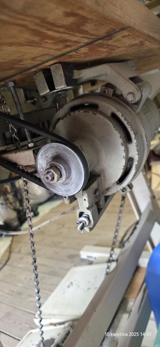 Maszyna do szycia owerlok