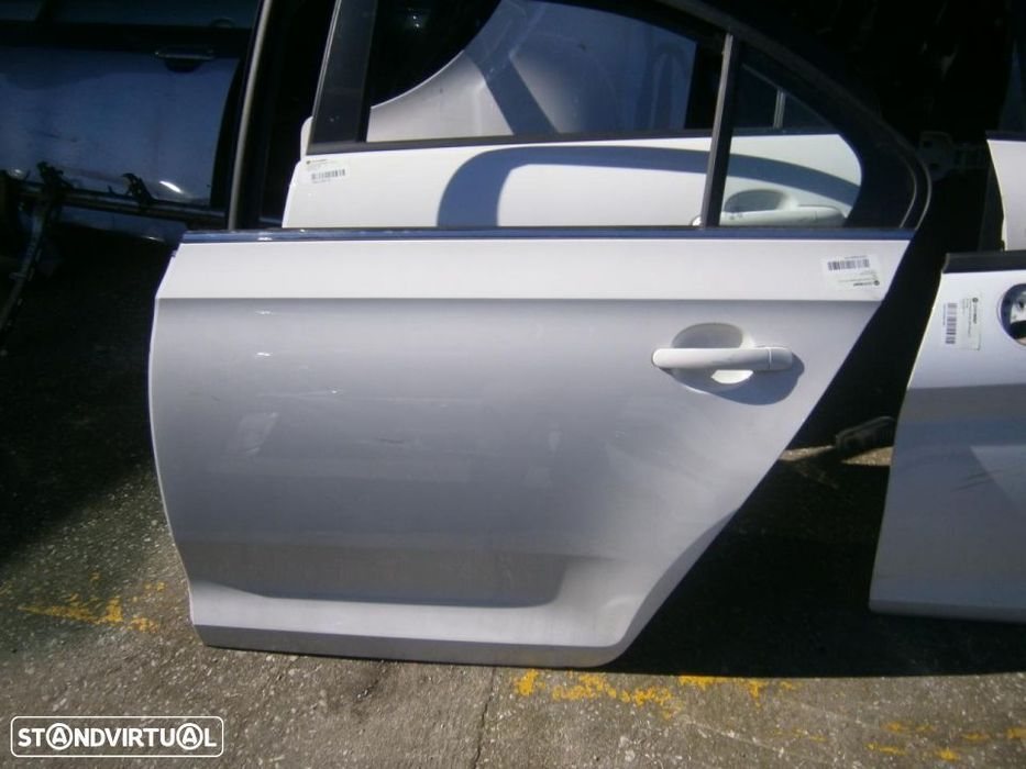 Porta traseira esquerda Seat Toledo 2012