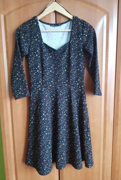 Czarna sukienka mini czarna we wzorek House XS