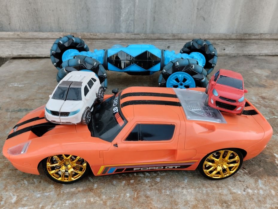 Іграшки дитячі машинки.