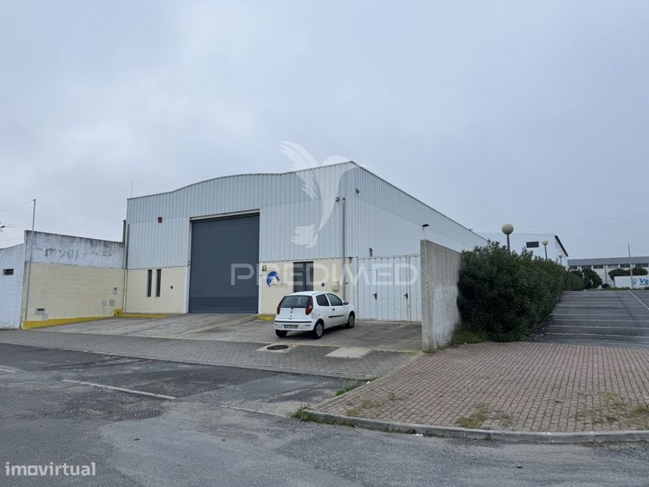 Armazém com 1.050m2 em Sines