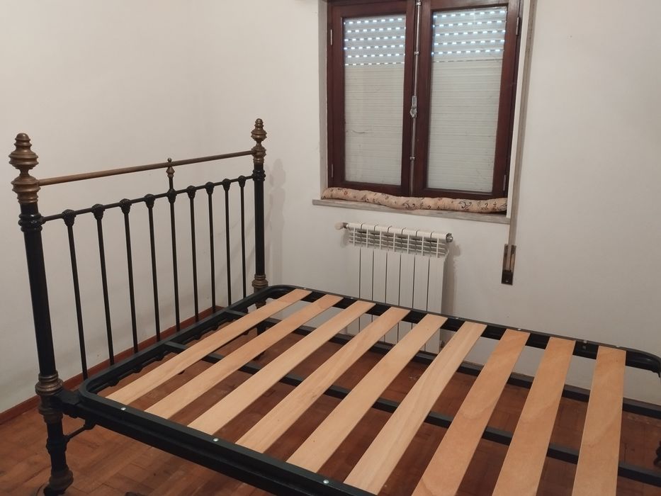 Cama em ferro com colchão