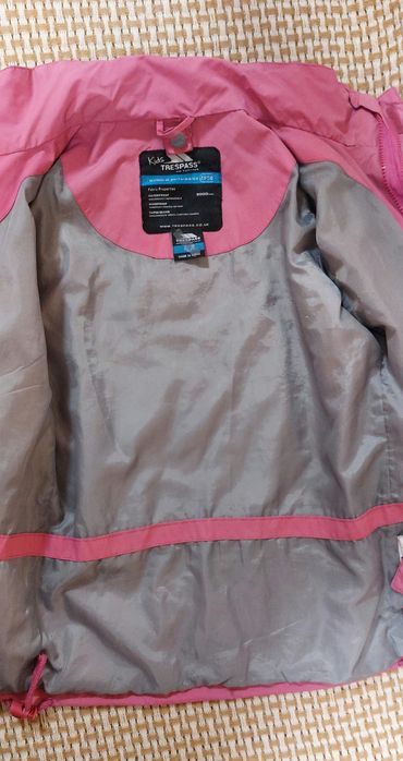 Куртка-вітровка на дівчинку