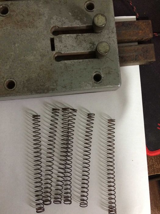 ригеля и пружины  на большой реечный   гаражный замок