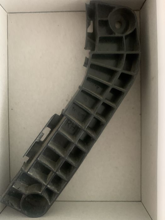 Підсилювач переднього бампера тойота камрі 40