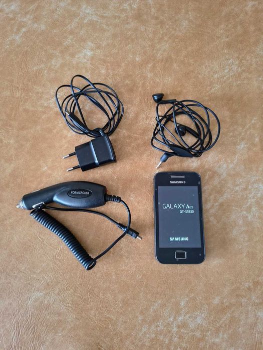 Telemóvel Samsung Galaxy Ace GT-S5830 com acessórios e cartão 8 GB