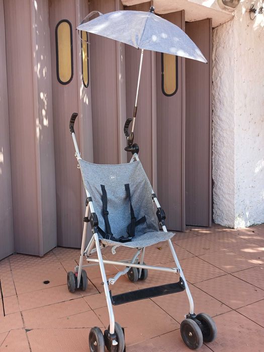 Carrinho de bebé bengala, com oferta de chapéu sombrinha para o sol