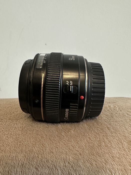 Обʼєктив Canon 50 mm 1.4