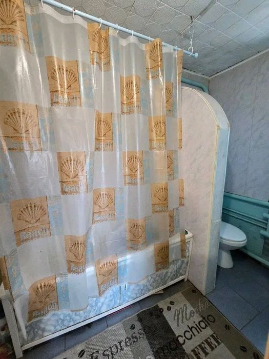 Продаж будинку в центрі смт Рокитне.  Розглядаємо сертифікати