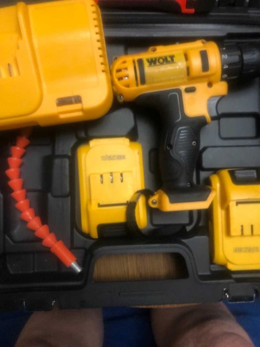 Продаётся Професійний ударний  Дриль-шурупокрут акумуляторний DeWALT