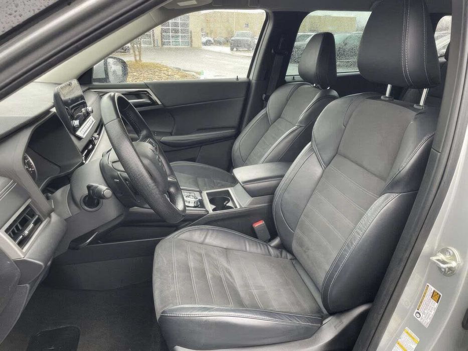 Mitsubishi Outlander Black Edition S-AWC      2023