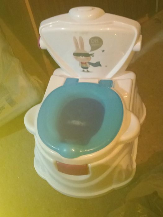 Nocnik grający z klapką