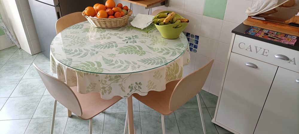 Conjunto de cadeiras IKEA em bétula (mesa não incluída)