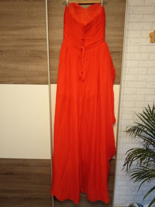 Piękna suknia z trenem