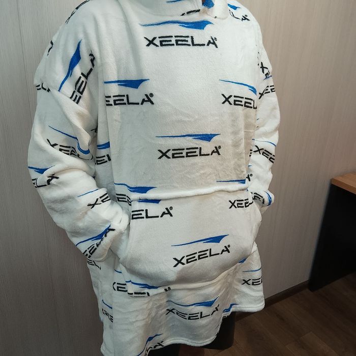 Тепла ковдра-толстовка з капюшоном Huggle на флісі