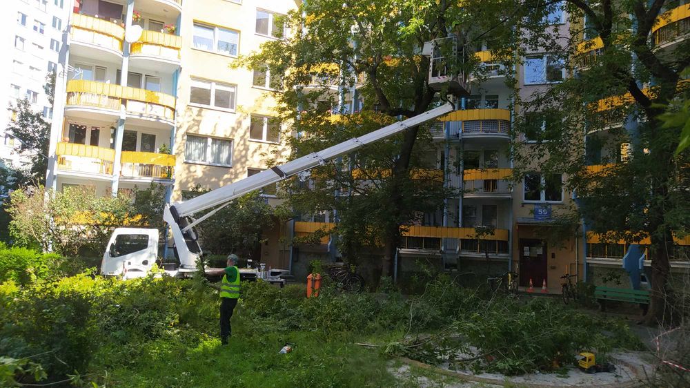 Podnośnik koszowy Wrocław wynajem z operatorem zwyżka 27m do 3,5t