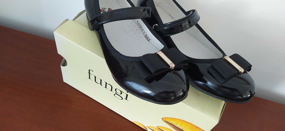 Sapatos menina - NOVOS