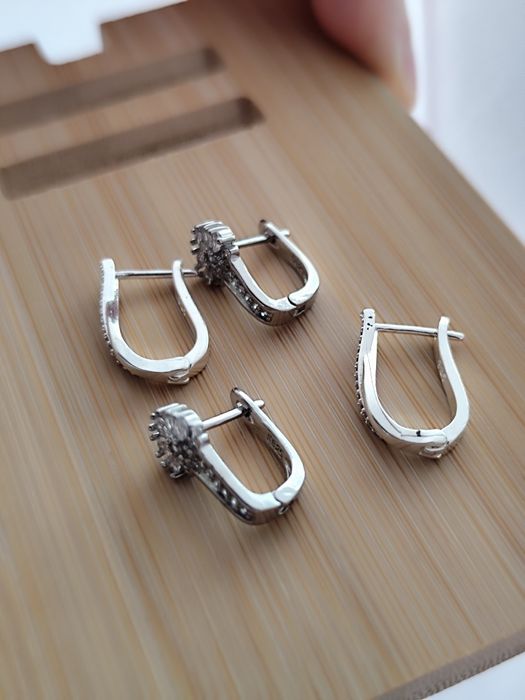 Жіночі сережки з муассанітом