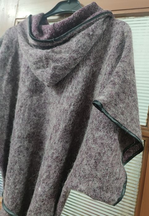 Capa / Poncho em Lã Natural – Novo – Tamanho Único