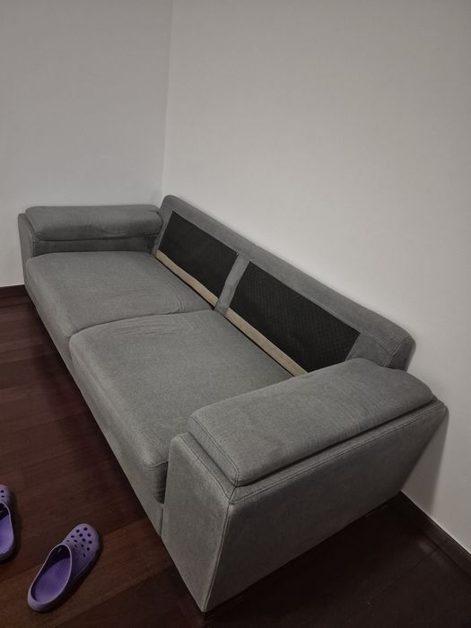 Sofá Cinzento de 2/3 Lugares – Estrutura Firme (Económico / Para Projeto)
