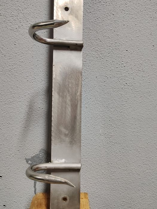 2 barras em inox com ganchos, para carne e derivados