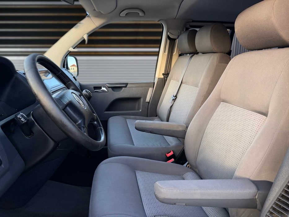 Volkswagen Caravelle — fotografia 5
