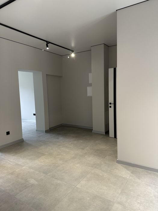 Продам комерційне приміщення центр міста вул .Л.Украінки