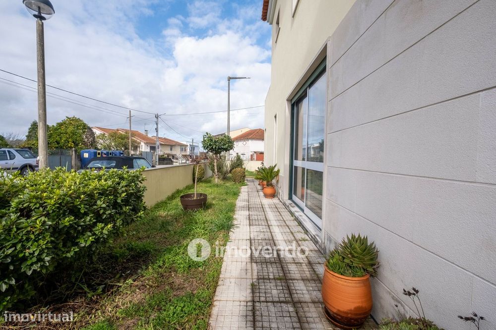 Moradia T3 mobilada e equipada, com garagem e jardim, na Mealhada