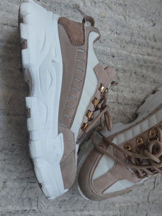 Sneakersy na grubej podeszwie 36,5