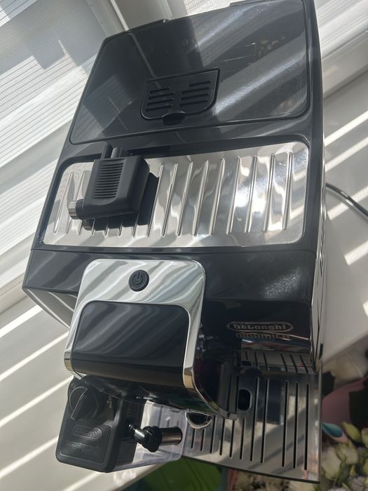 Кавомашина Delonghi Dinamica