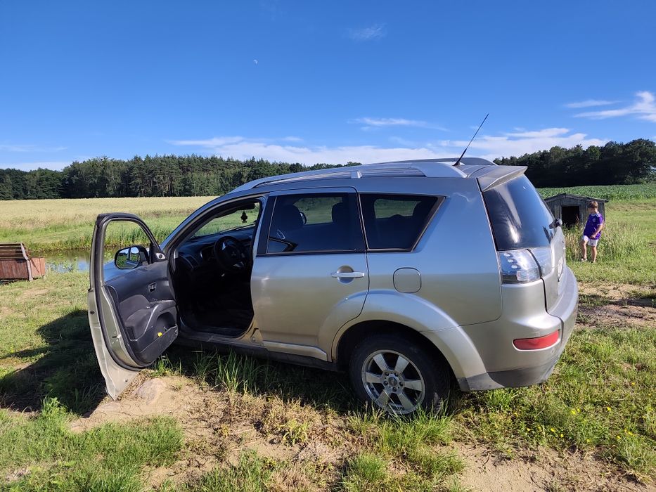 Mitsubishi Outlander 2