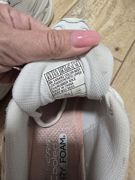 Кросівки жіночі Skechers D'Lites 38.5 розмір