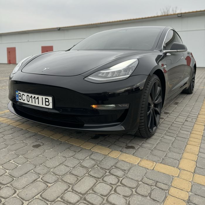 Tesla Model 3 Performance. Обмін на квартиру + доплата