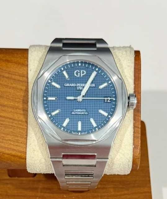 Girard-Perregaux Laureato 42 mm niebieska tarcza, stal, full set 2023