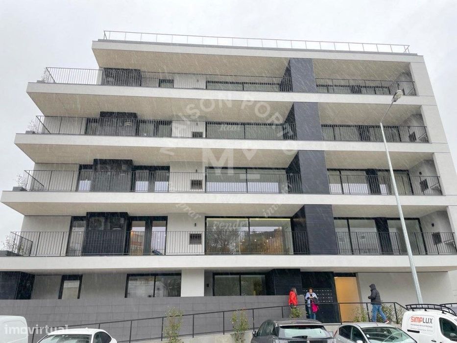 Apartamento T3 com Suite, Varanda com churrasqueira e Box de Garage...