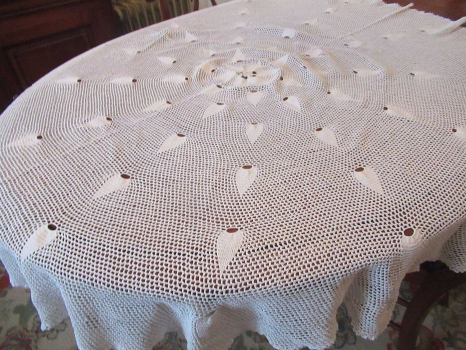 Toalha de Mesa redonda  em crochet 1,5 m