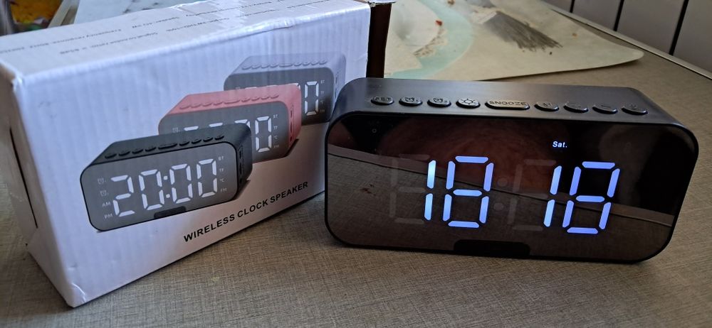 Цифровий годинник ,будильник,Bluetooth 5 .