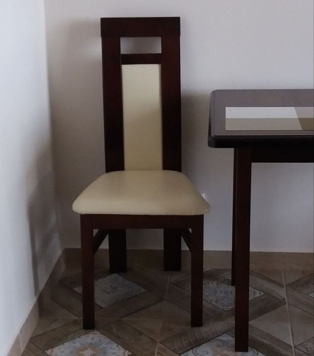 Деревяні стільці