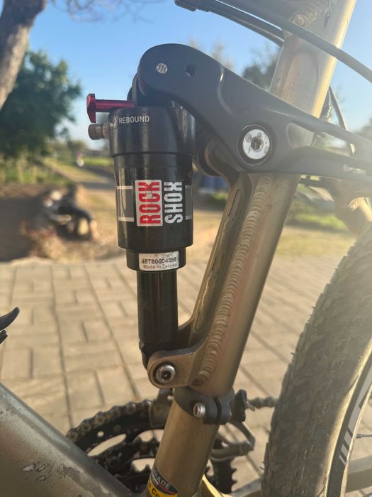 Bicicleta de BTT Bianchi CAAL 8000 com suspensão total