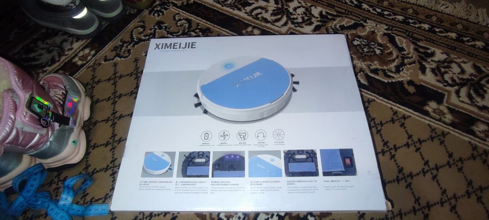 Робот пилосос робочий